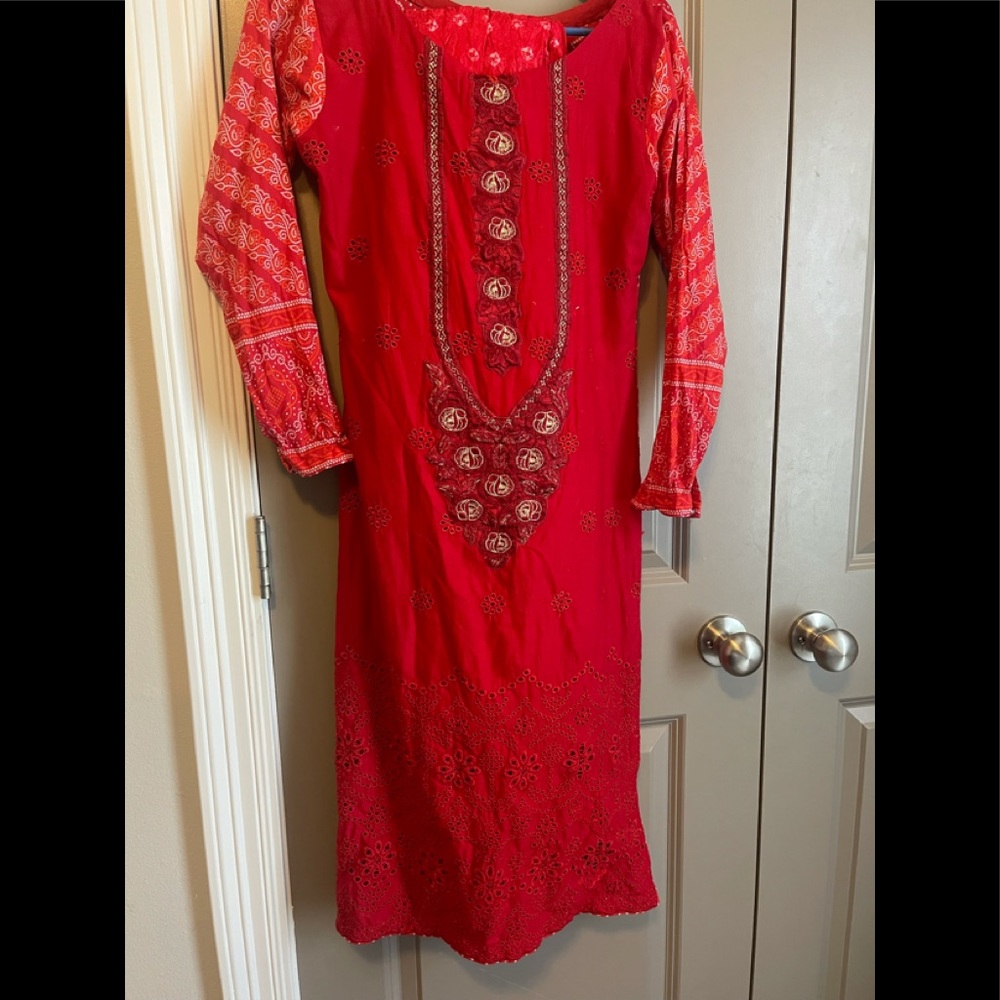Pakistani shalwar kameez